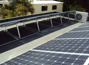 Paneles Solares en la cubierta de la vivienda